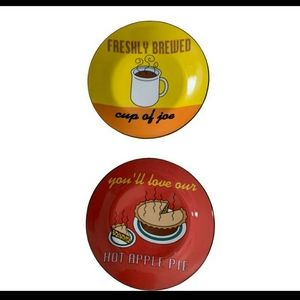 I. Godinger Co Graphic plates set of 2